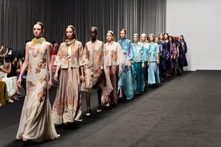 Benang Jarum Luncurkan Koleksi Opulent Bloom di Dubai Fashion Week Spring/Summer 2026